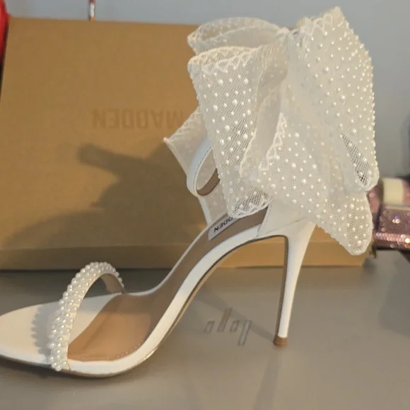 Steve Madden Elegant White Stiletto Heels with Bow - Picture 3 of 6
